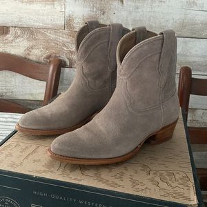 Tecovas “The Lucy” in Grey Suede Size 6.5
